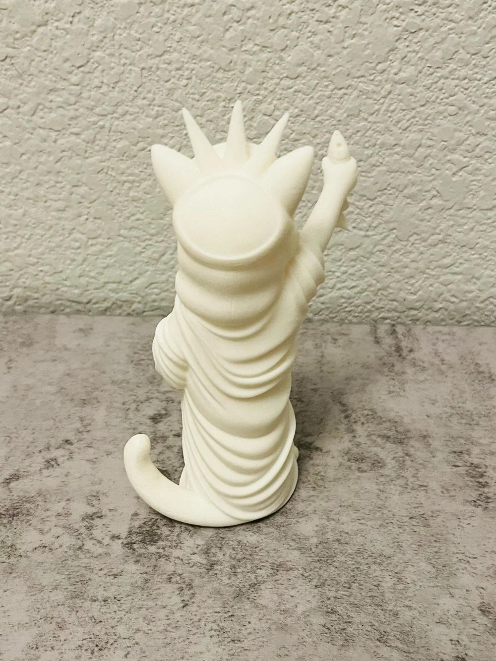 Statue of Liberty Cat Figurine Candle - White